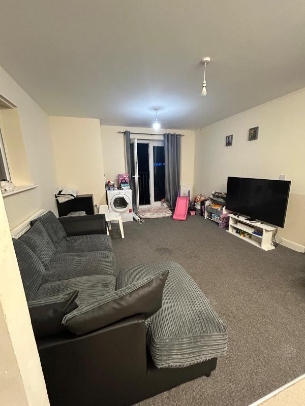 2-bed flat with juliet balcony mutual exchange